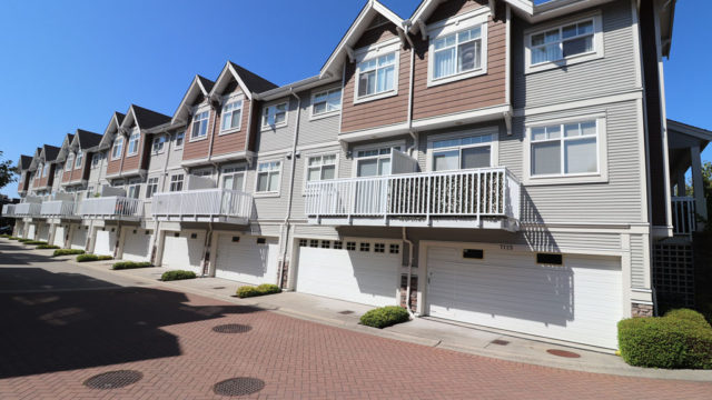 Spacious 4 Bedroom Townhouse In Bordeaux At Champlain Gardens
